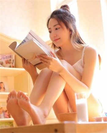 小雷小彩胡秀英一起玩