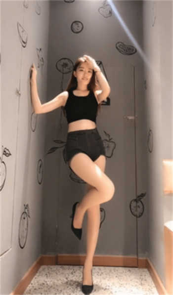 阿坤在努力 合租女