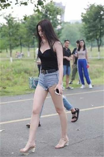 女女疯狂舌吻视频大全