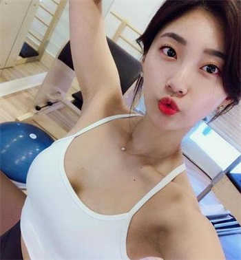 闺蜜旋律闻脚