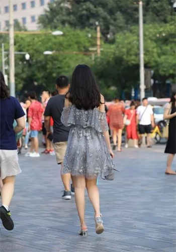 app里的视频怎么弄出来