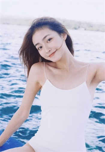 兔子先生拉面店短发女