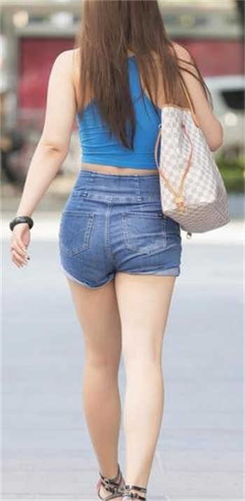 与老板出差的妻子巴巴鱼