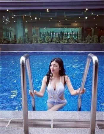 年轻的婆婆木鱼