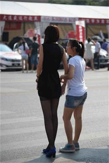 一女的和狗被送医院