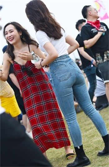妖娆女伶董欣