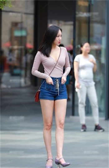 已婚女半推半就接受我