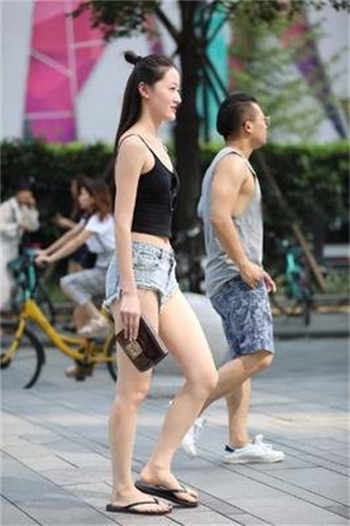抖音微胖女神短发爱笑跳舞