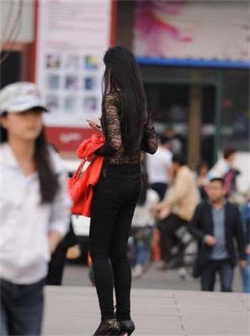 阿坤在努力 合租女