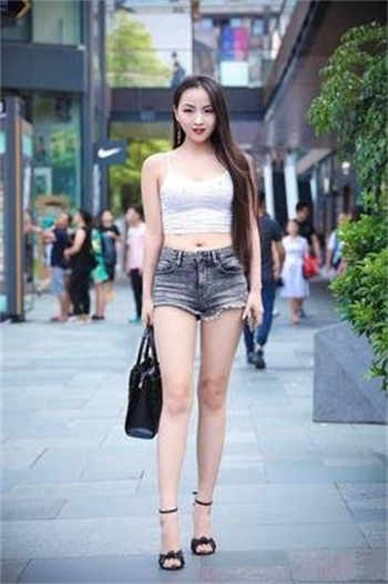 门卫秦老爷与蕾小麦